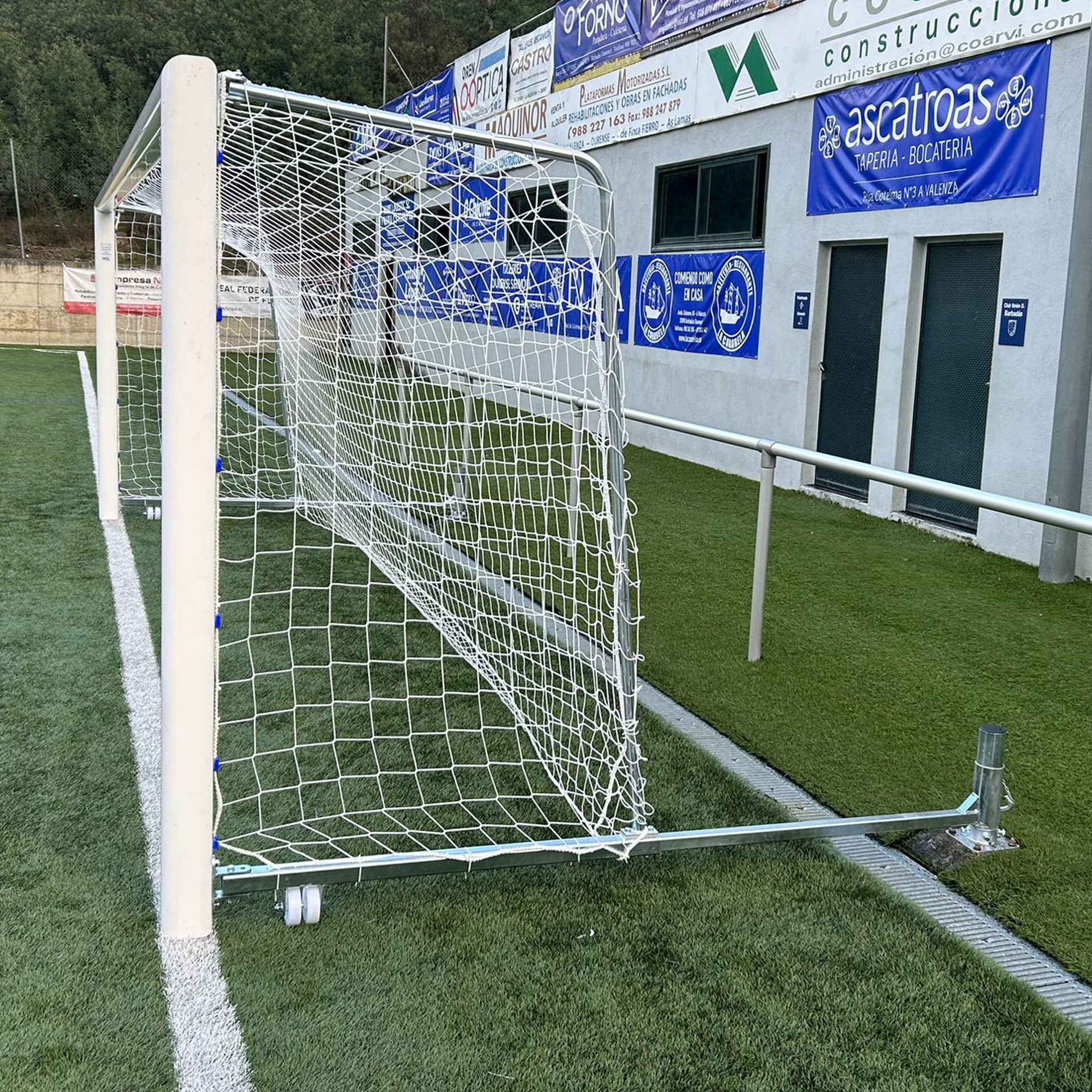 juego porterías aluminio fútbol 7 90 mm abatibles con arquillos cincados 3 JUEGO PORTERÍAS ALUMINIO FÚTBOL 7 90 MM ABATIBLES CON ARQUILLOS CINCADOS